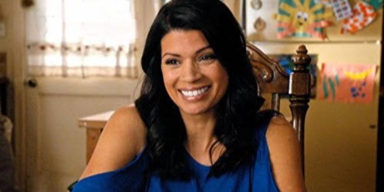 Andrea Navedo in Jane the Virgin