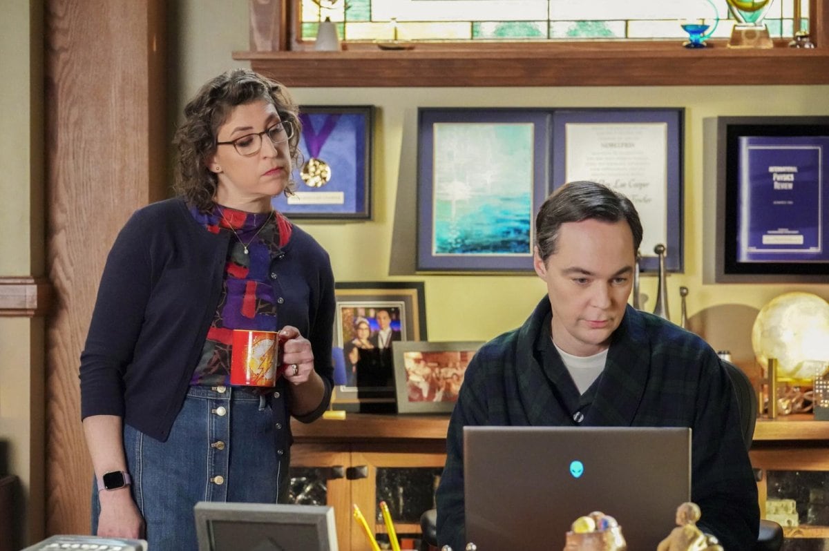 Jim Parsons and Mayim Bialik Reunite for Young Sheldon Series Finale
